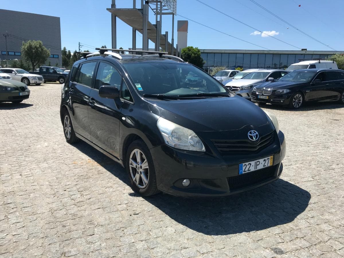 Toyota Verso 2.0 D-4D · Ano 2009 — imagem 1