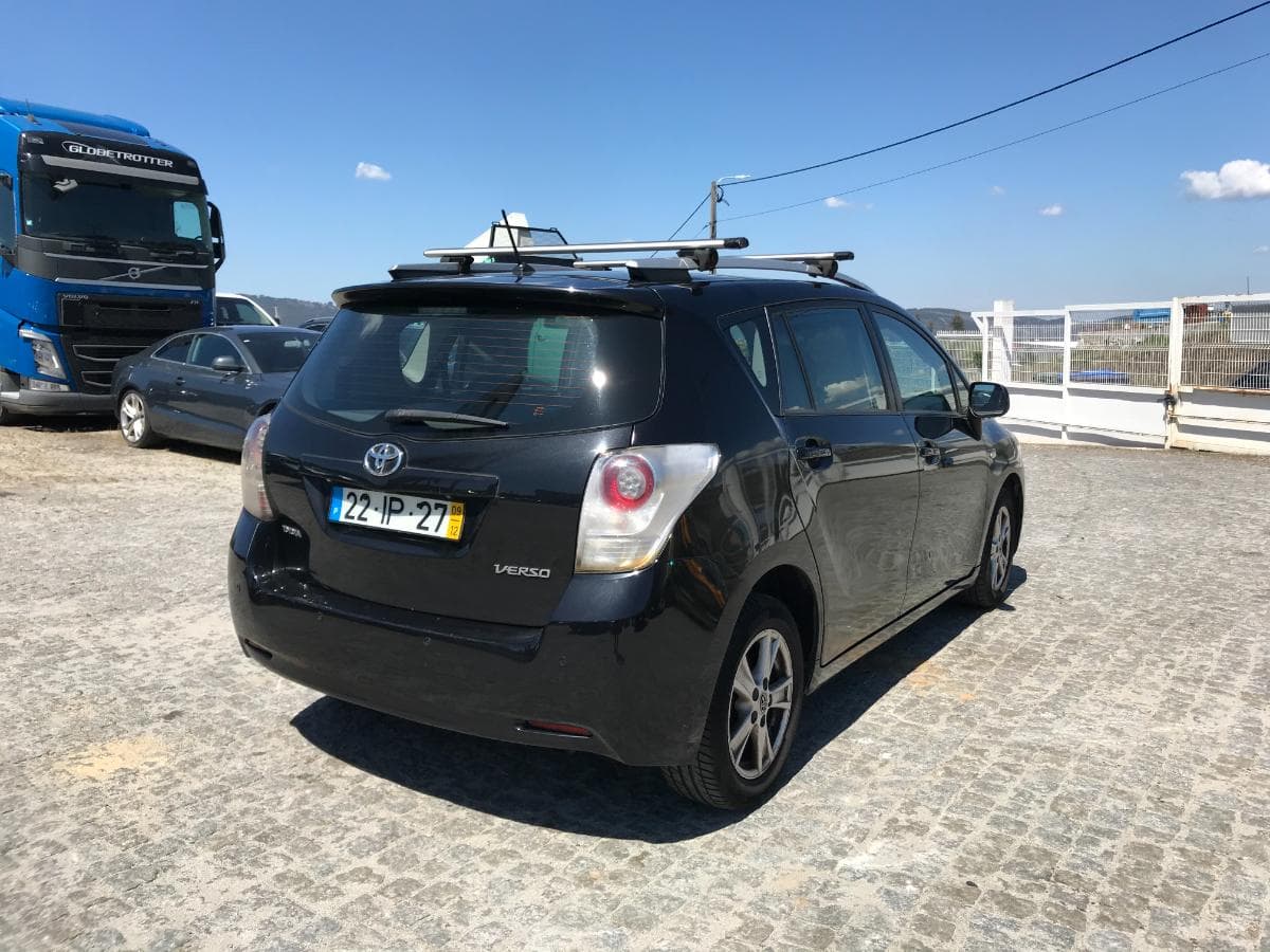 Toyota Verso 2.0 D-4D · Ano 2009 — imagem 4