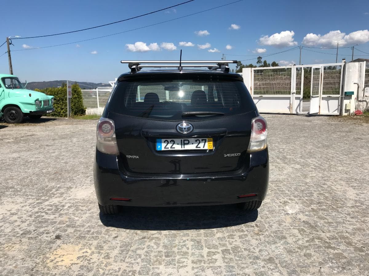 Toyota Verso 2.0 D-4D · Ano 2009 — imagem 5