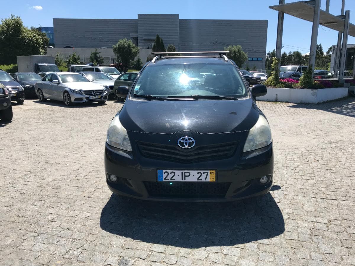 Toyota Verso 2.0 D-4D · Ano 2009 — imagem 2