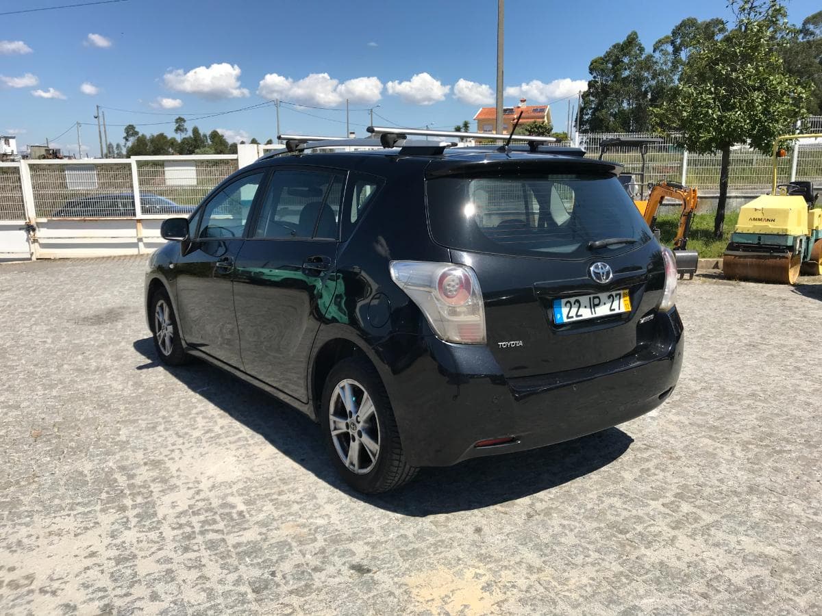 Toyota Verso 2.0 D-4D · Ano 2009 — imagem 6