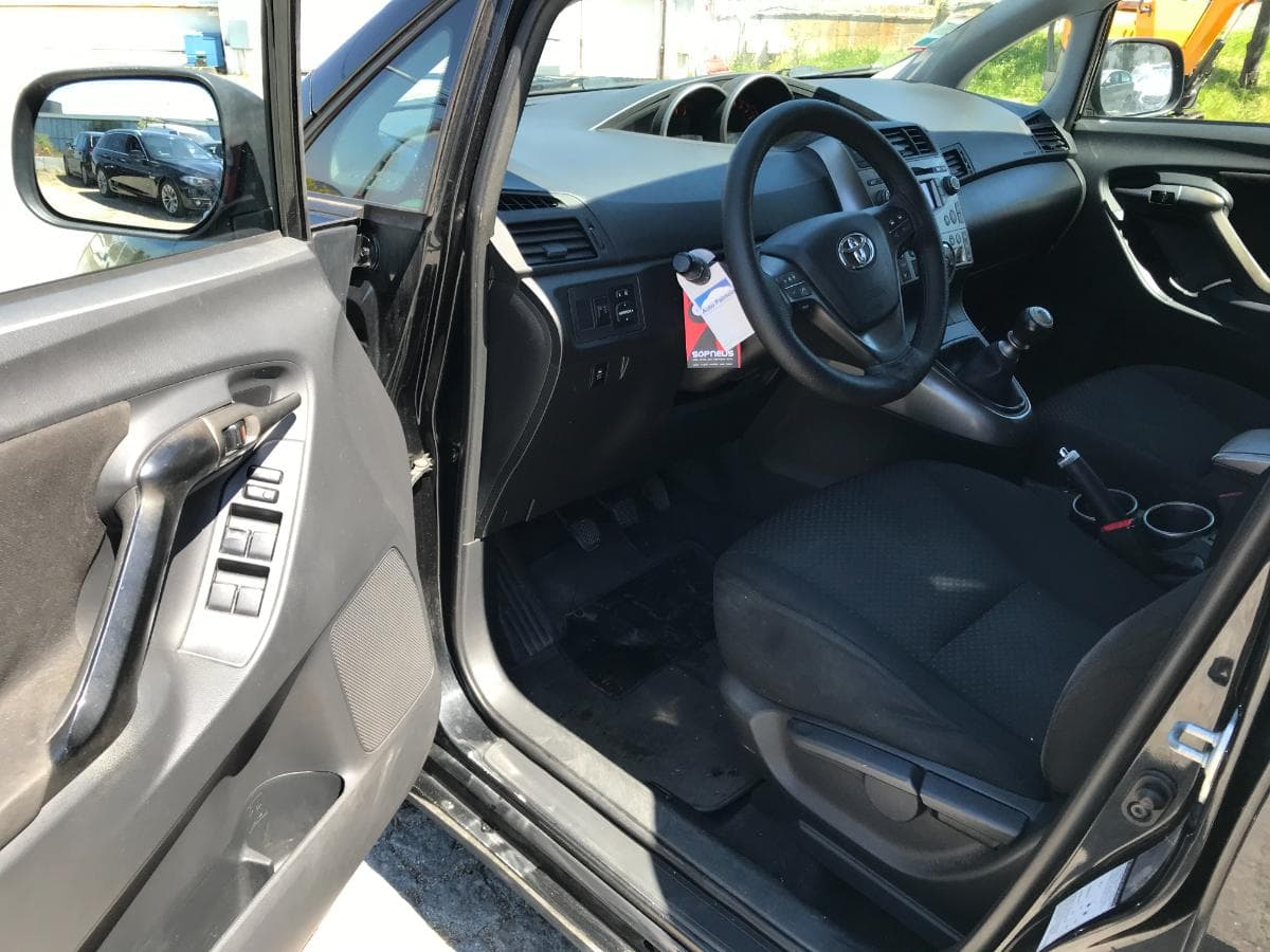Toyota Verso 2.0 D-4D · Ano 2009 — imagem 14