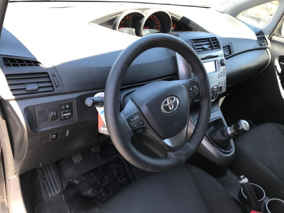 Toyota Verso 2.0 D-4D · Ano 2009 — imagem 20