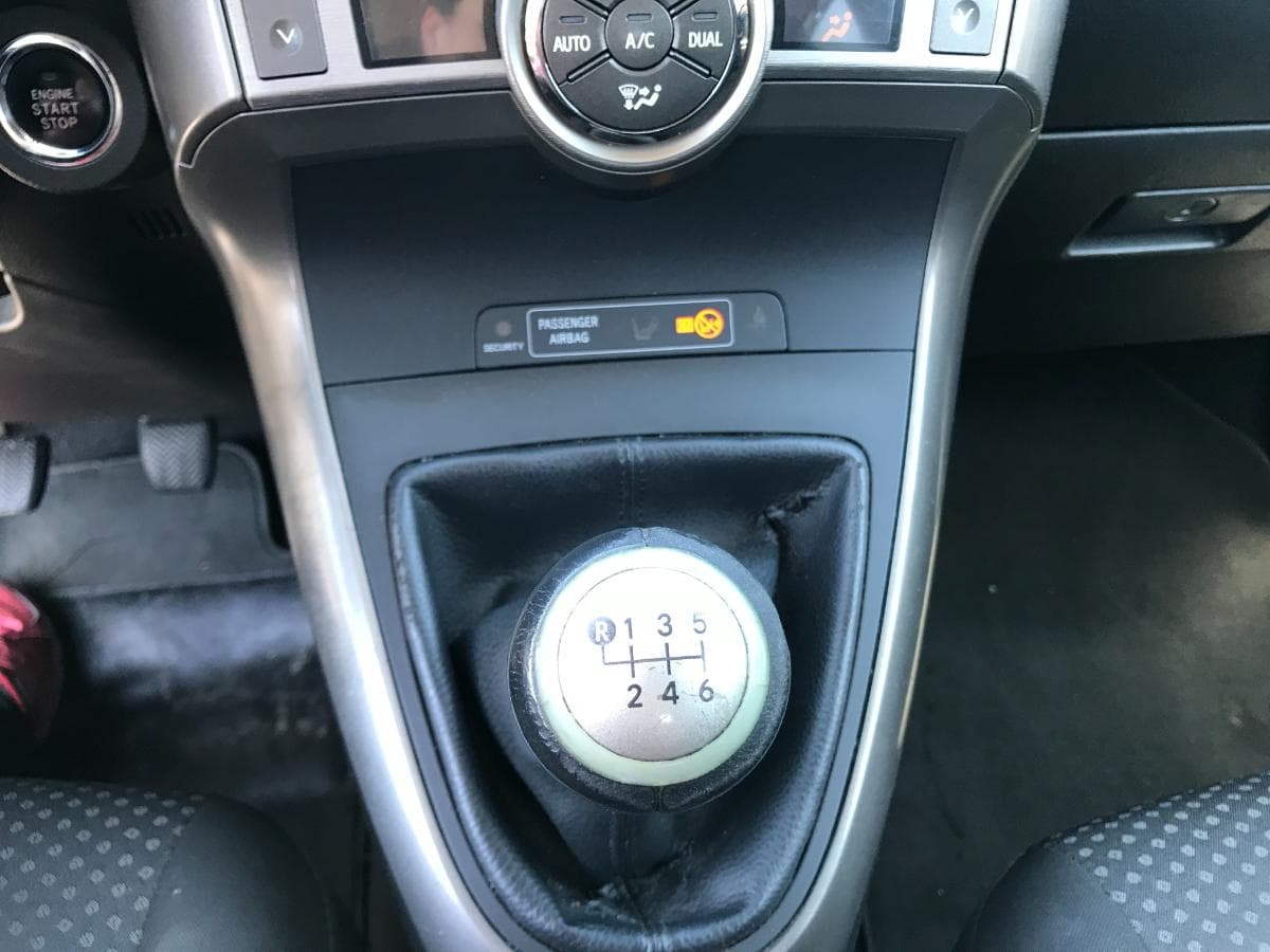 Toyota Verso 2.0 D-4D · Ano 2009 — imagem 22