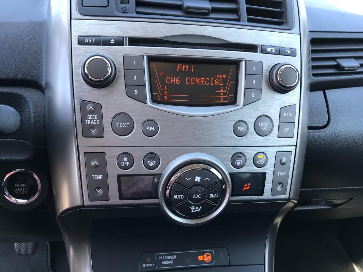 Toyota Verso 2.0 D-4D · Ano 2009 — imagem 24