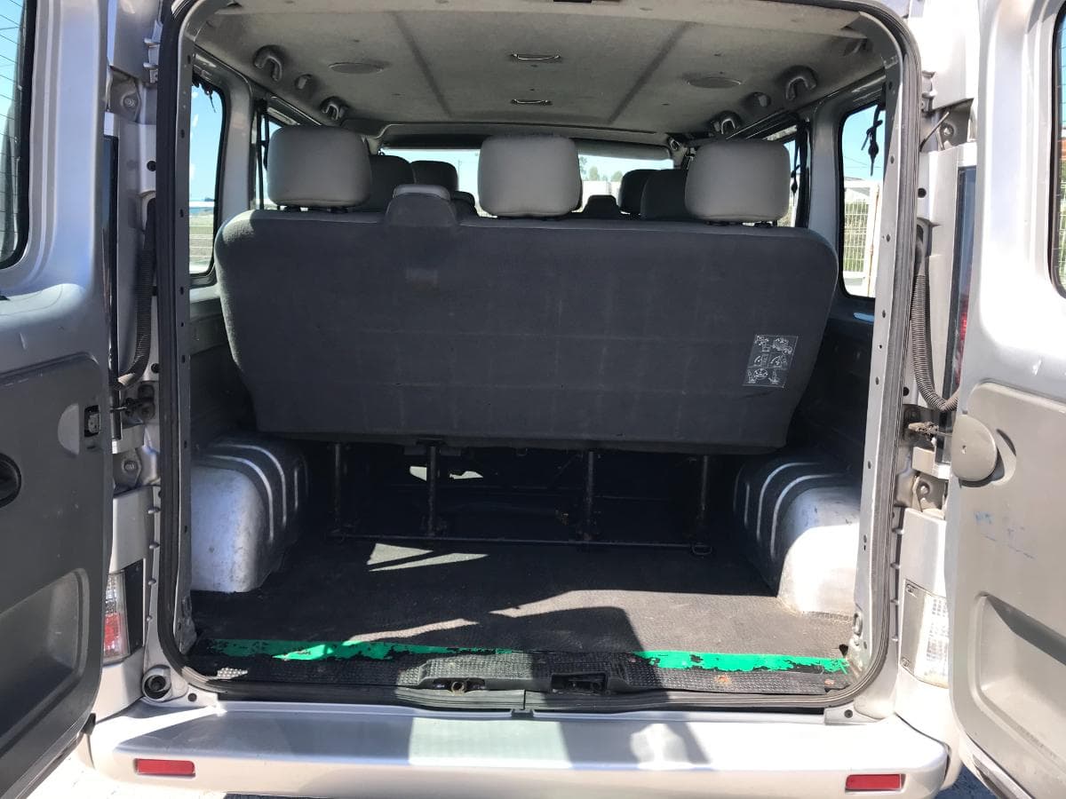 Renault Trafic 1.9 DCI · Ano 2004 — image 9
