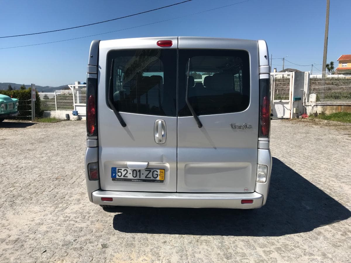 Renault Trafic 1.9 DCI · Ano 2004 — image 5