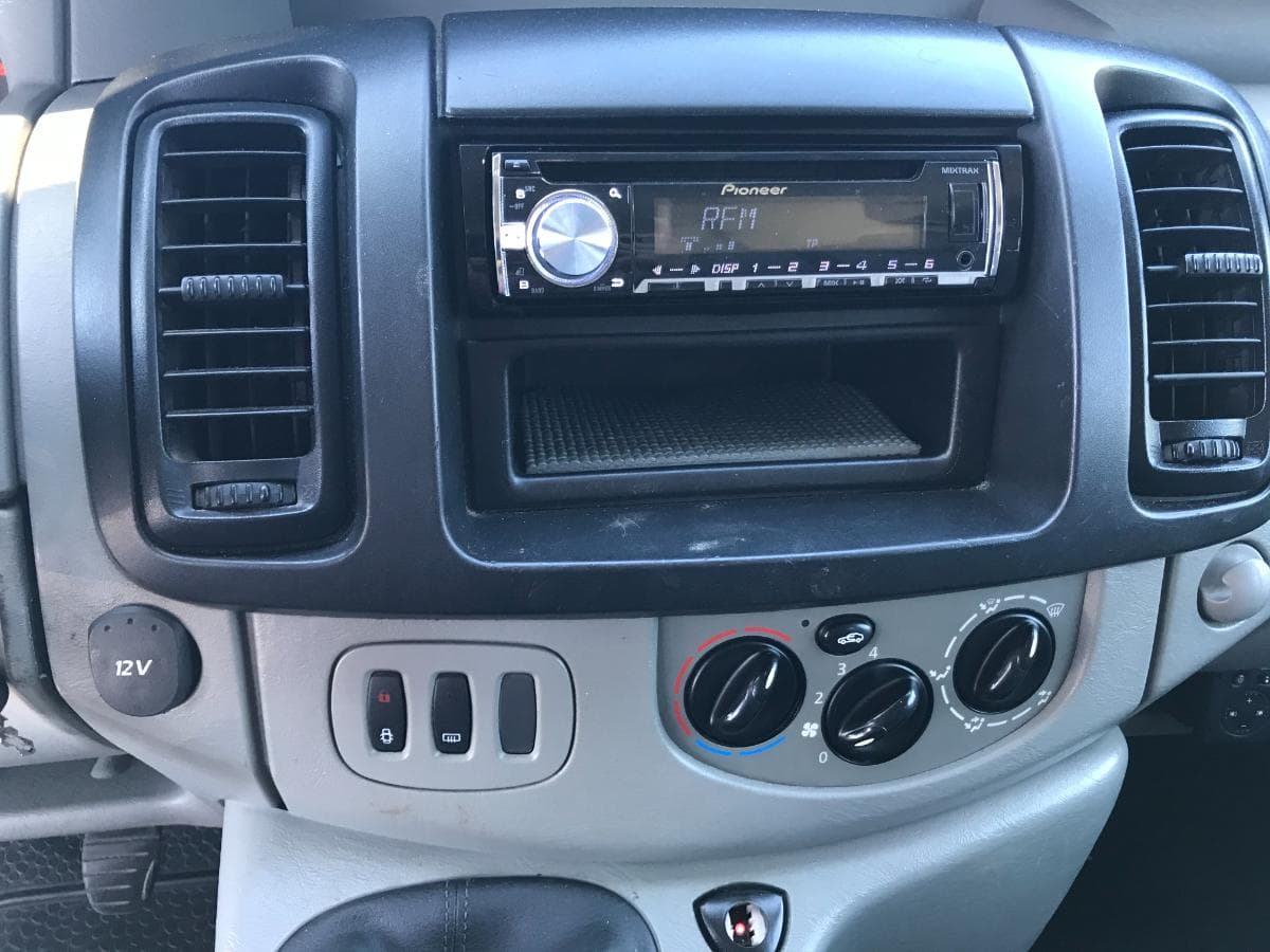 Renault Trafic 1.9 DCI · Ano 2004 — image 17