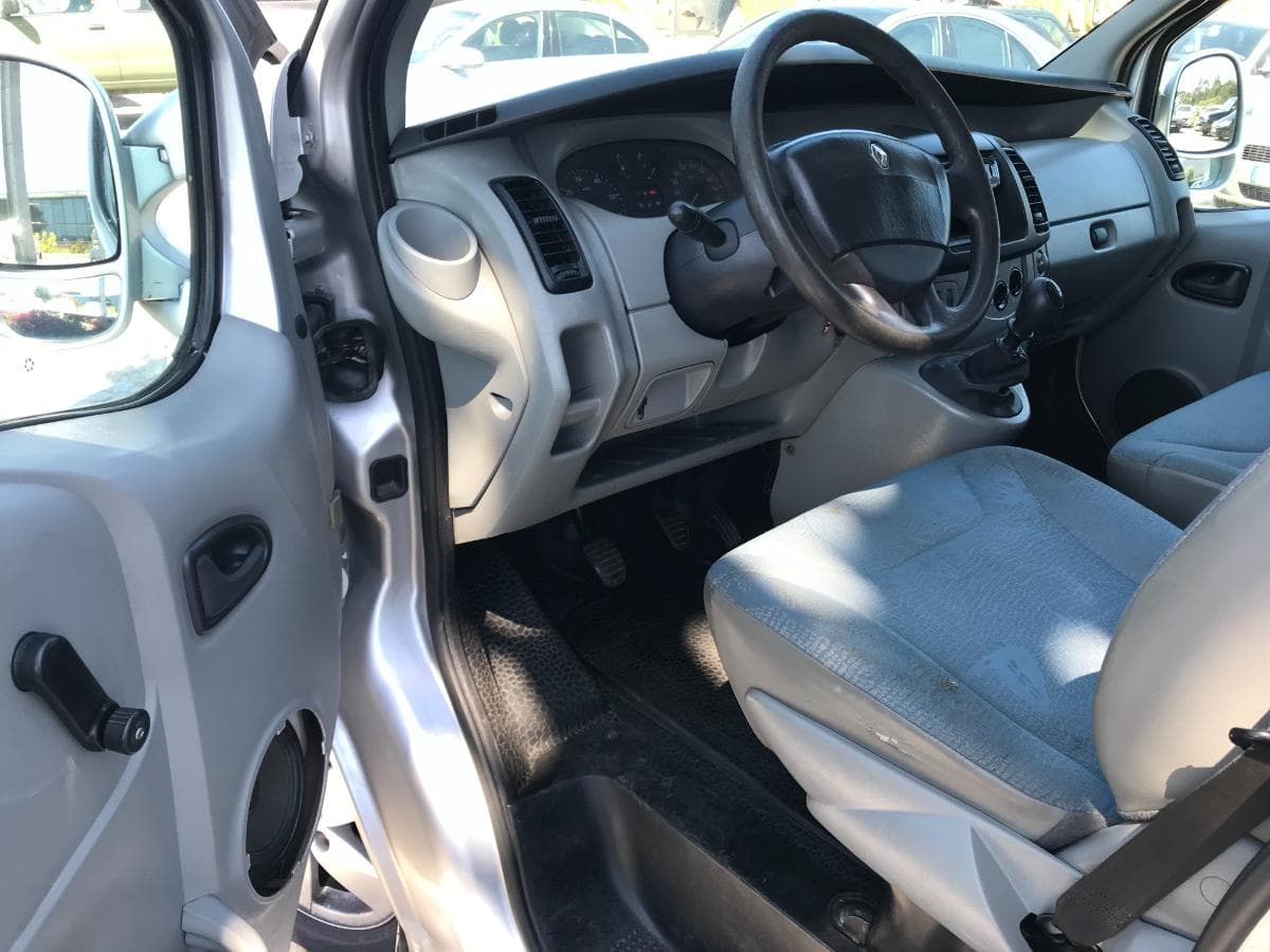 Renault Trafic 1.9 DCI · Ano 2004 — image 12