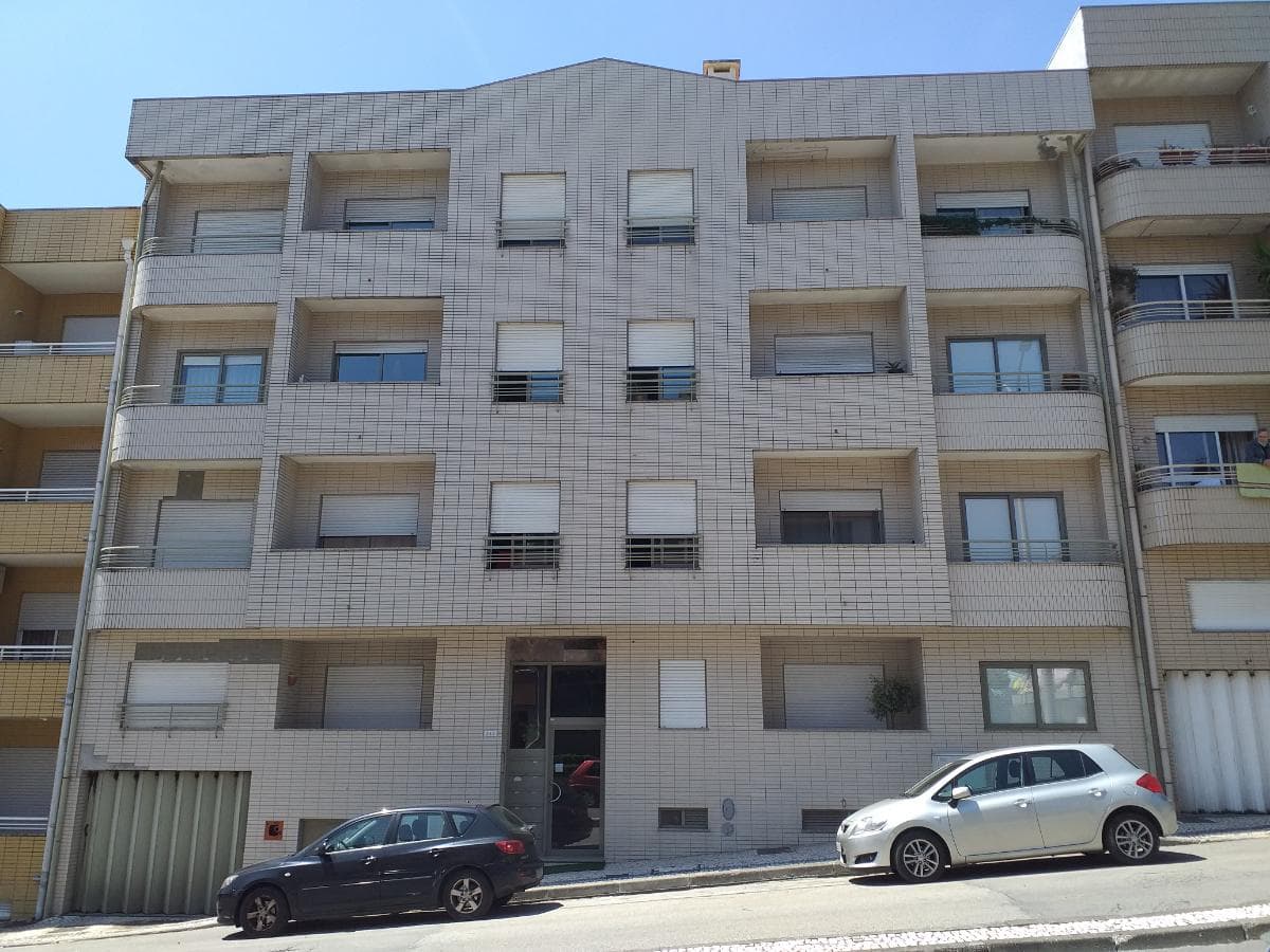 Apartamento T2 + Garagem · São João da Madeira — imagem 1