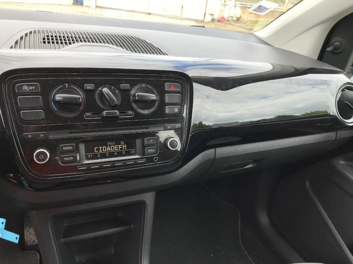 Volkswagen UP 1.0 · Ano 2015 — imagem 12