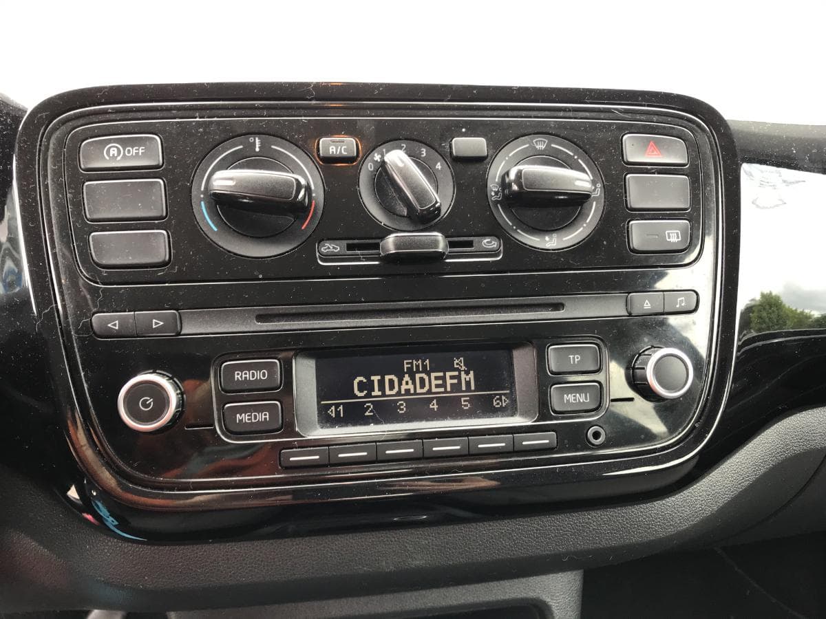 Volkswagen UP 1.0 · Ano 2015 — imagem 13