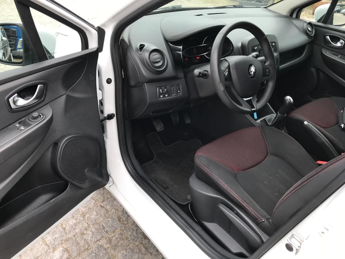 Renault Clio 1.5 DCI · Ano 2015 — imagen 12