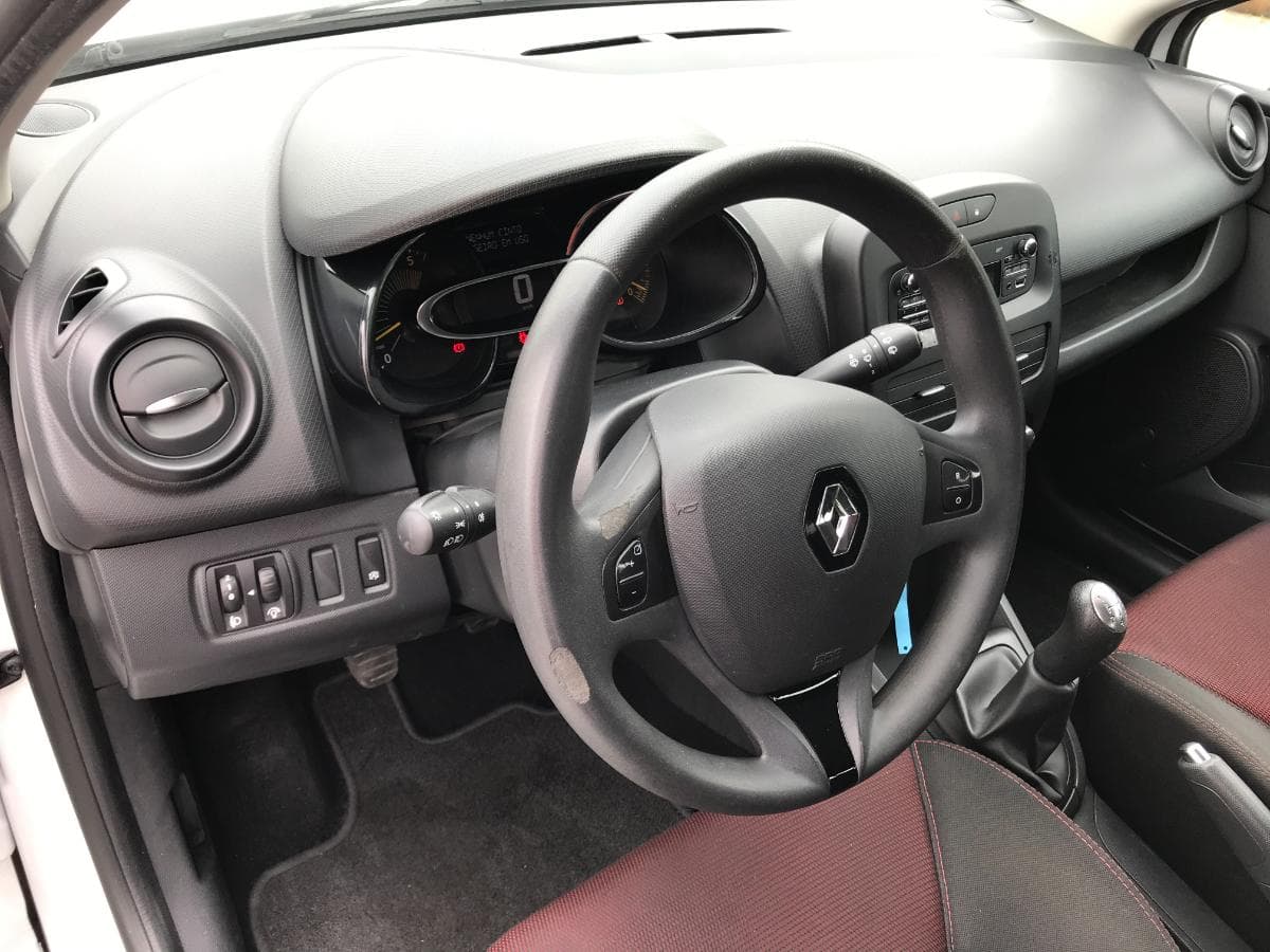 Renault Clio 1.5 DCI · Ano 2015 — imagen 14