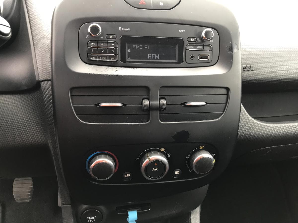 Renault Clio 1.5 DCI · Ano 2015 — imagen 17