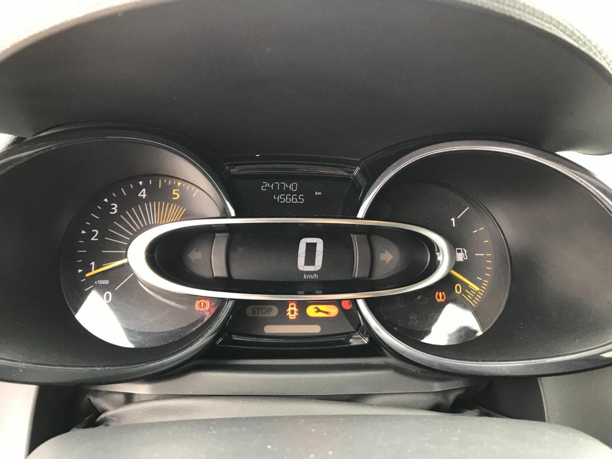 Renault Clio 1.5 DCI · Ano 2015 — imagen 18