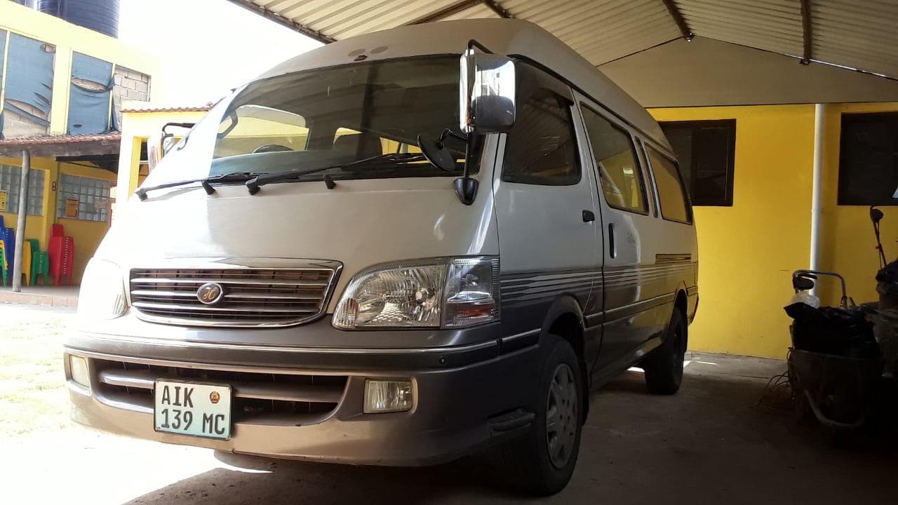 Toyota Hiace · — image 2