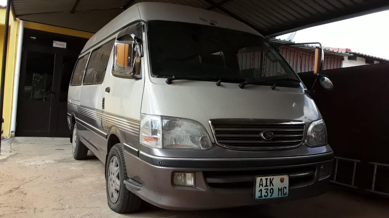 Toyota Hiace · — image 1