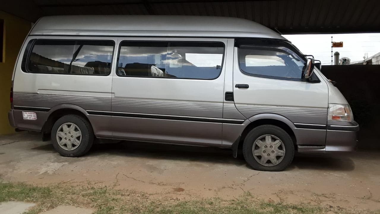 Toyota Hiace · — image 3