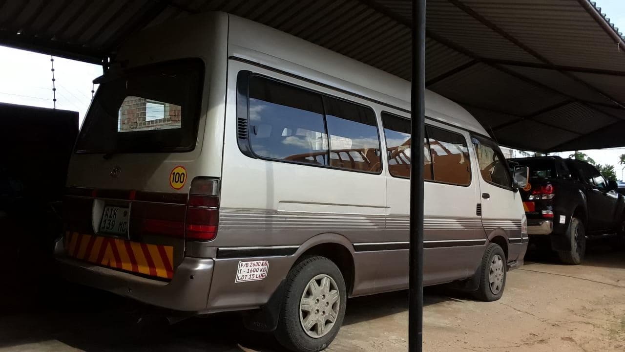 Toyota Hiace · — image 5