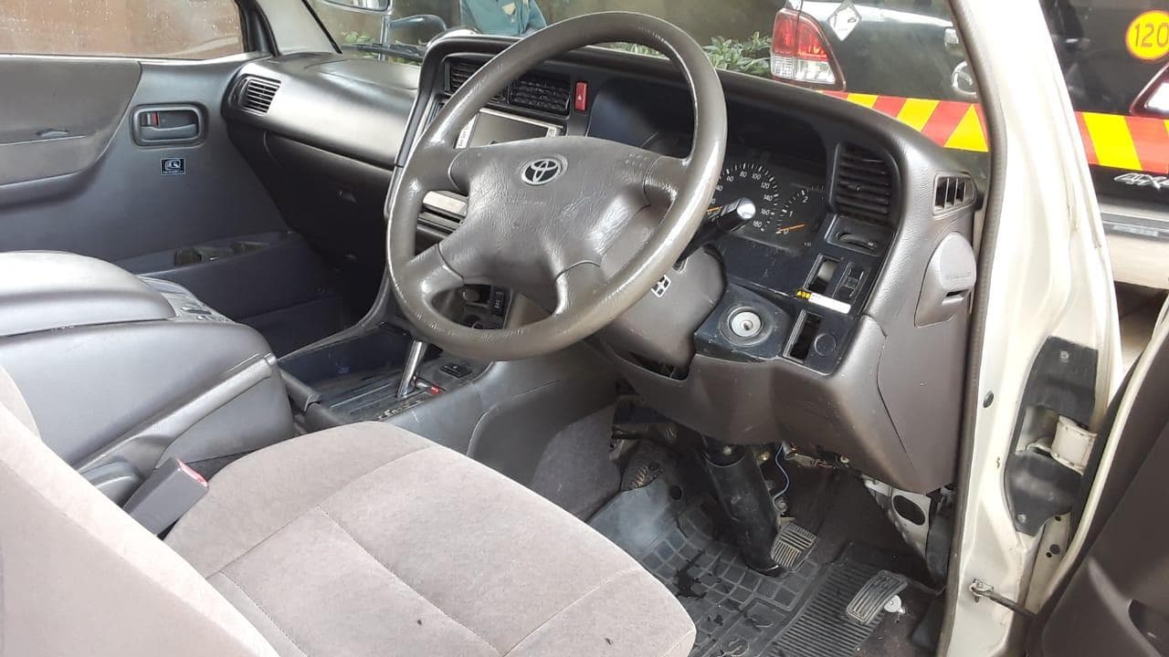 Toyota Hiace · — image 8