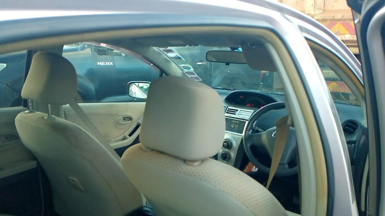 Toyota Vitz · — imagem 2
