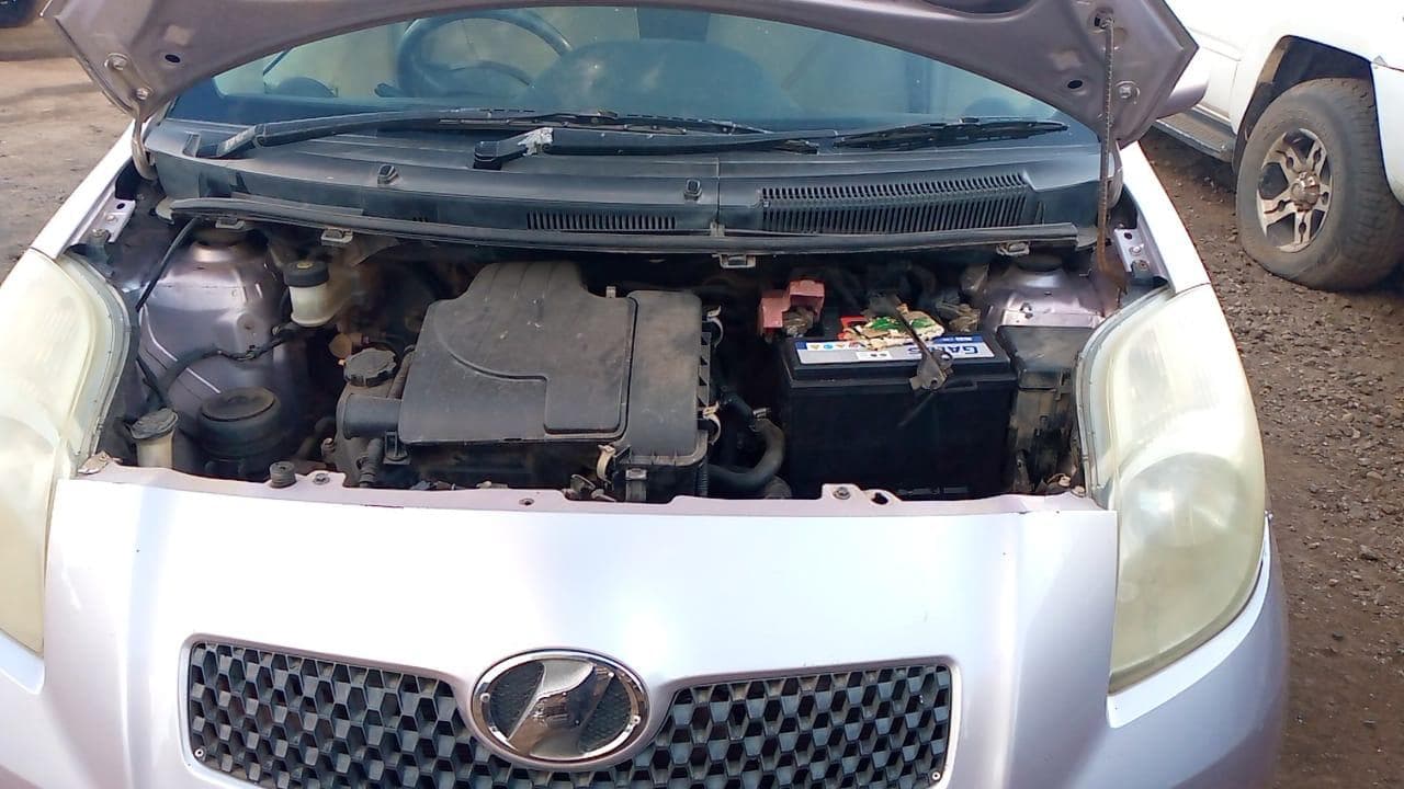 Toyota Vitz · — imagem 4