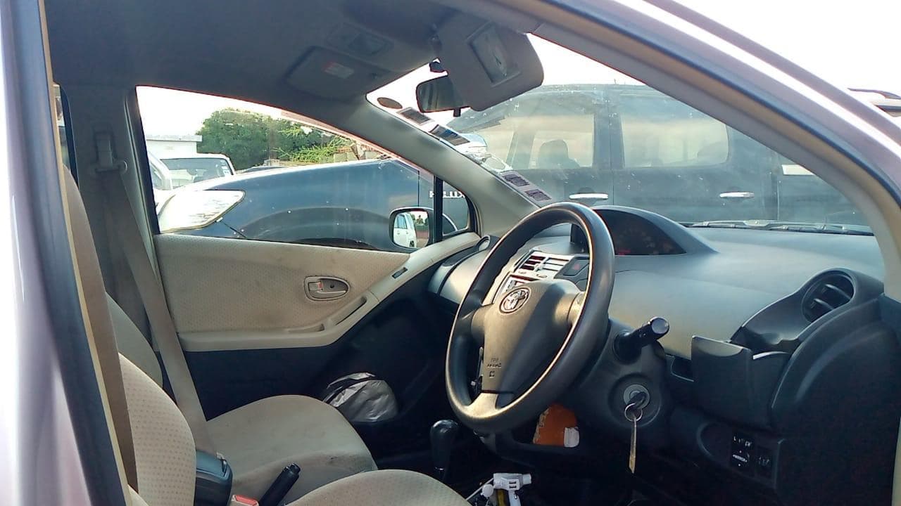 Toyota Vitz · — imagem 5