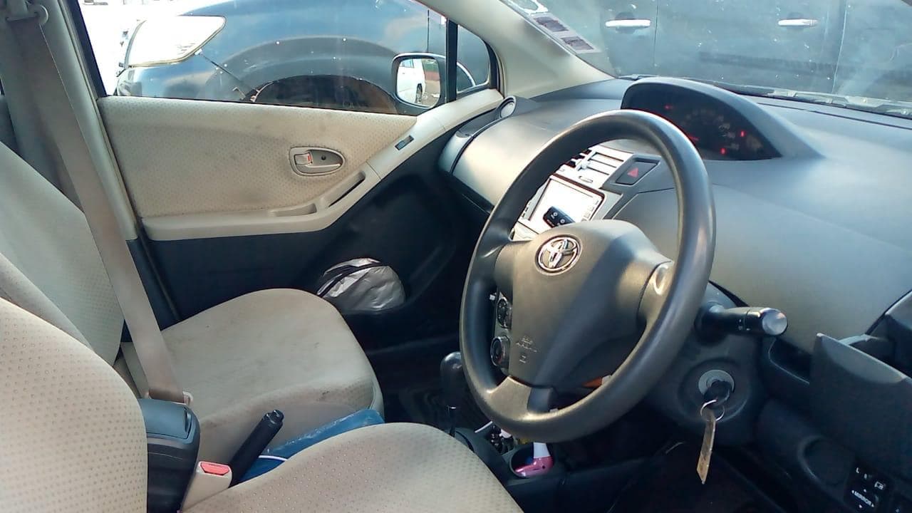 Toyota Vitz · — imagem 7