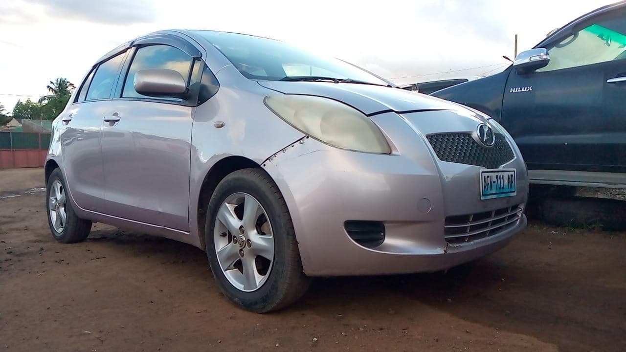 Toyota Vitz ·