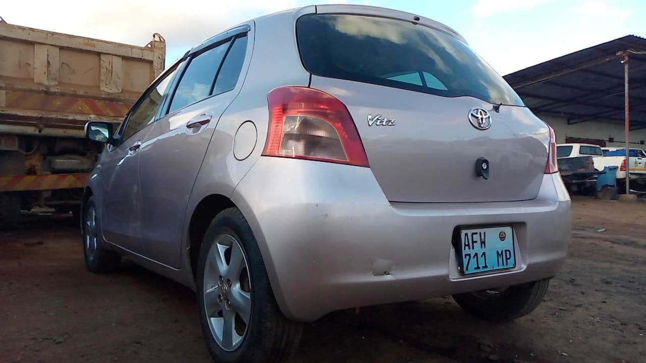 Toyota Vitz · — imagem 9