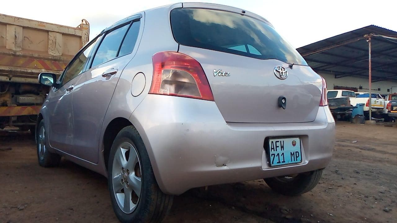 Toyota Vitz · — imagem 11
