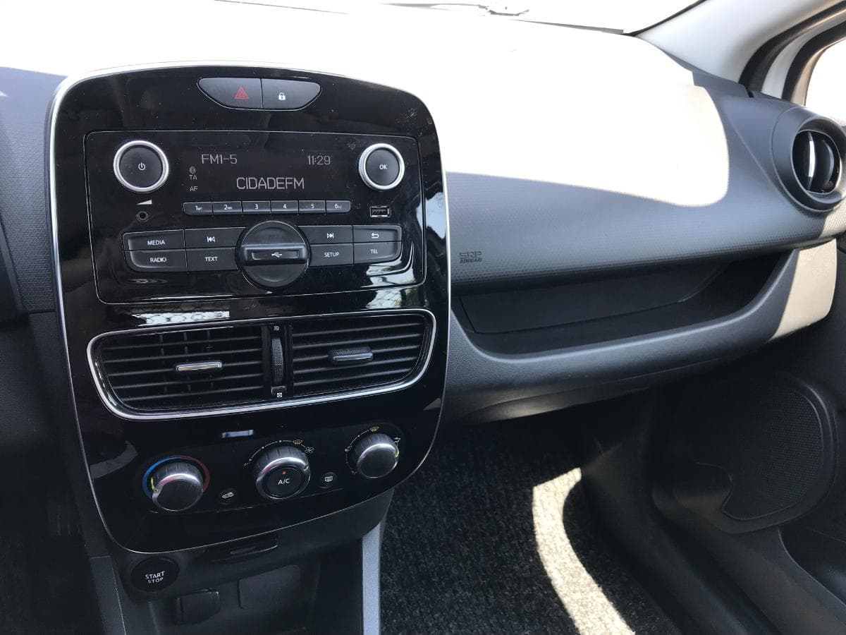 Renault Clio 1.5 DCI · 2 Lugares · Ano 2018 — imagem 16