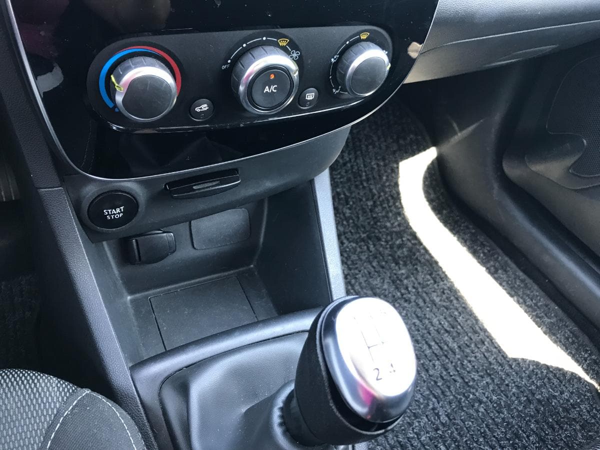 Renault Clio 1.5 DCI · 2 Lugares · Ano 2018 — imagem 18