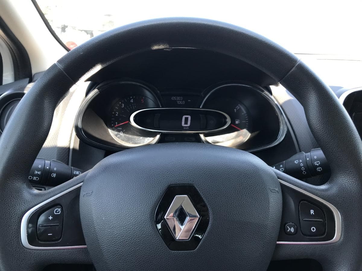 Renault Clio 1.5 DCI · 2 Lugares · Ano 2018 — imagem 23