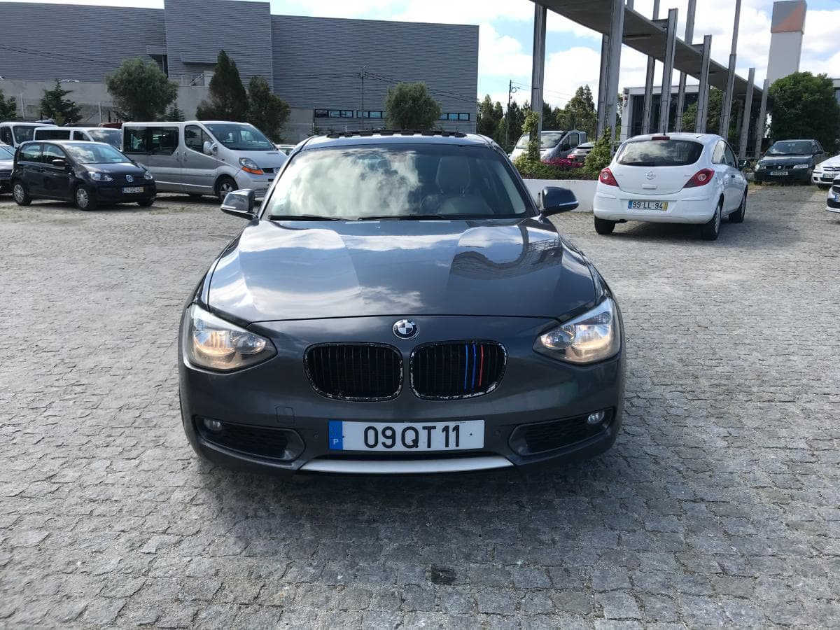 BMW 118D · Ano 2011 — imagem 2