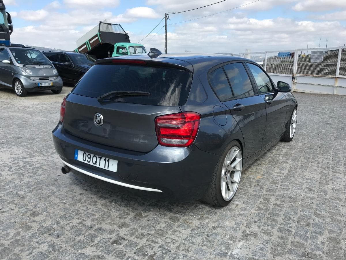 BMW 118D · Ano 2011 — imagem 4