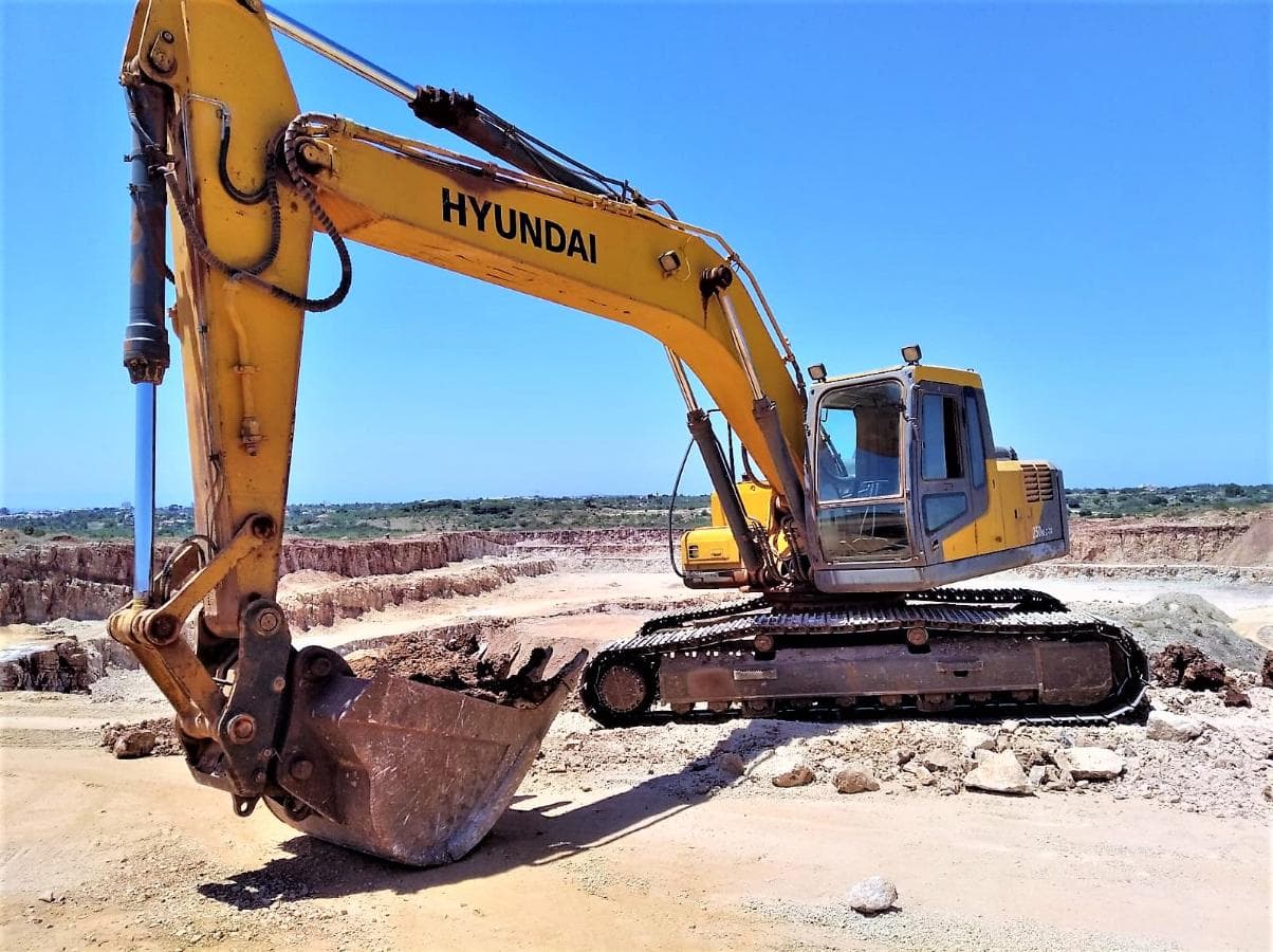 Giratória Hyundai 25 Ton. — imagem 1