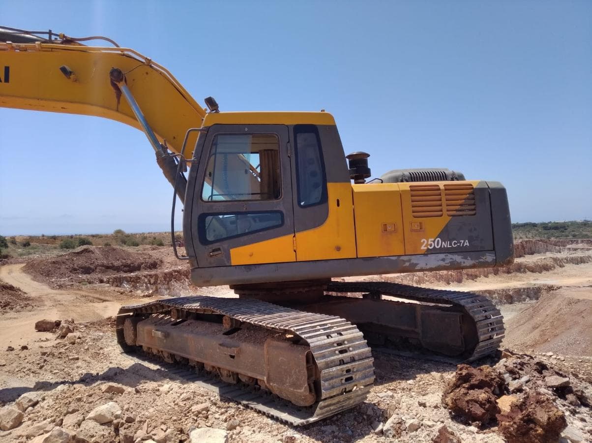 Giratória Hyundai 25 Ton. — imagem 3