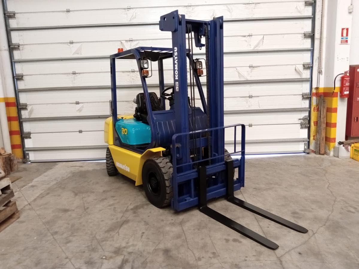 Empilhador Komatsu FD20 · Ano 1997 — imagem 1
