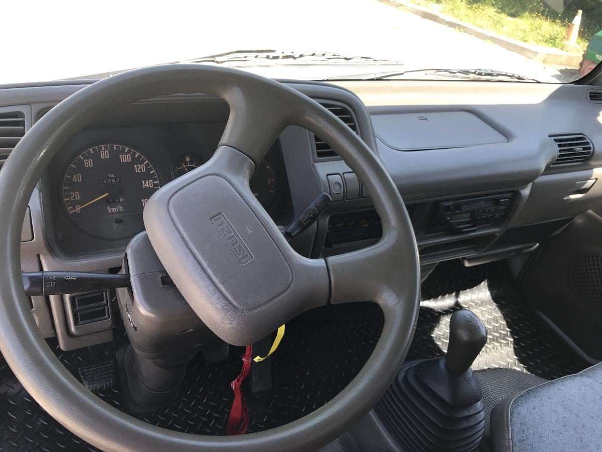 Isuzu NKR 3.1D Com Caixa de Frio · Ano 1997 — imagem 15