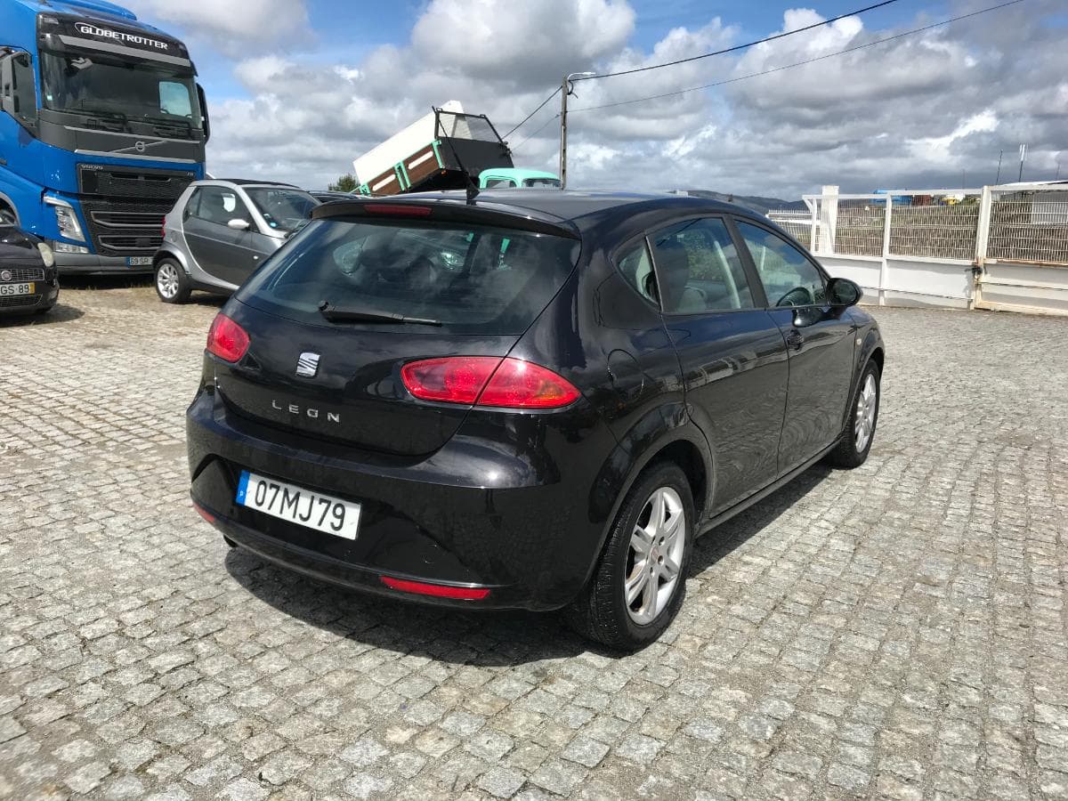 Seat Leon 1.6 TDI · Ano 2010 — imagem 4