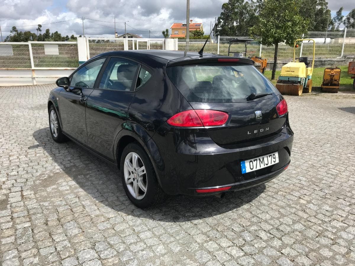 Seat Leon 1.6 TDI · Ano 2010 — imagem 6