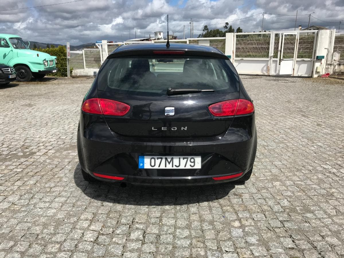 Seat Leon 1.6 TDI · Ano 2010 — imagem 5
