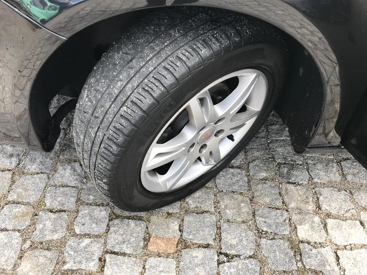 Seat Leon 1.6 TDI · Ano 2010 — imagem 12