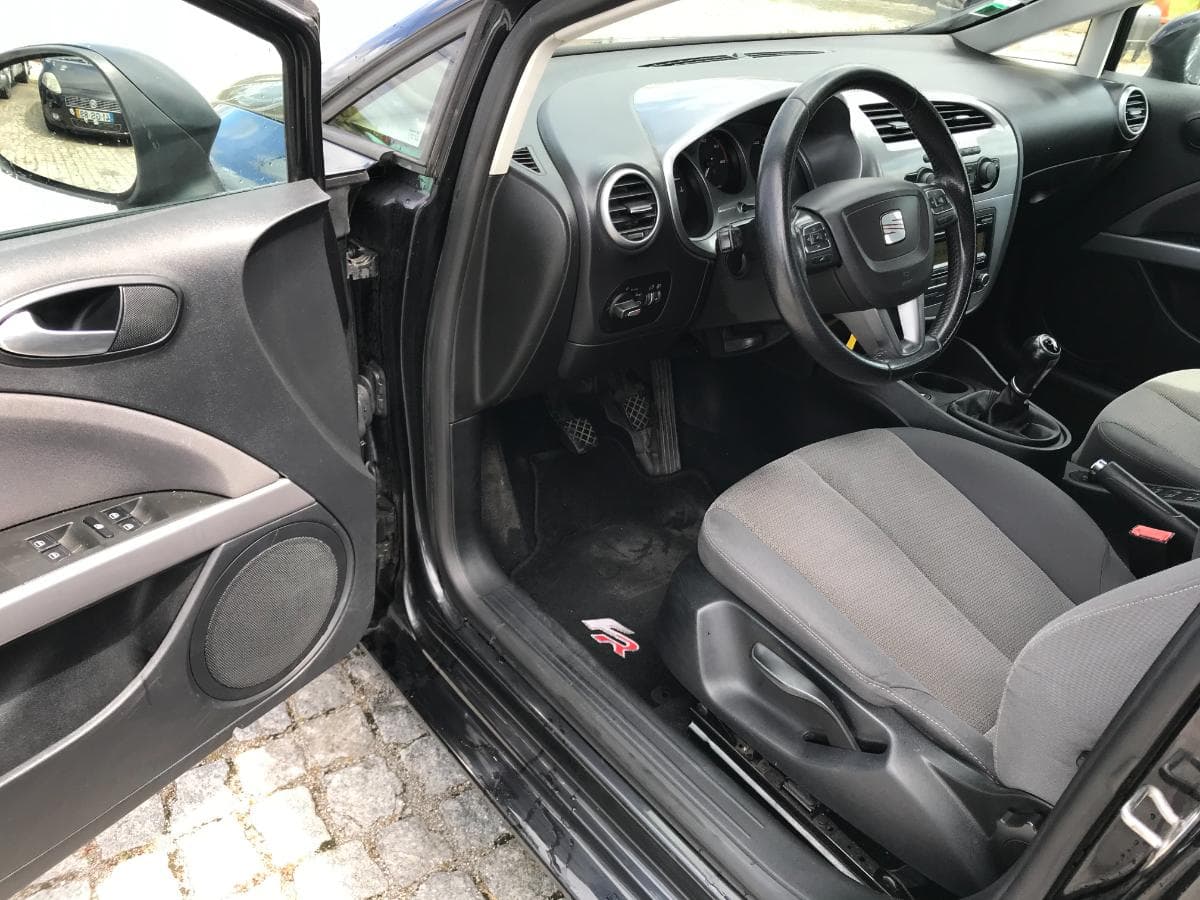 Seat Leon 1.6 TDI · Ano 2010 — imagem 17
