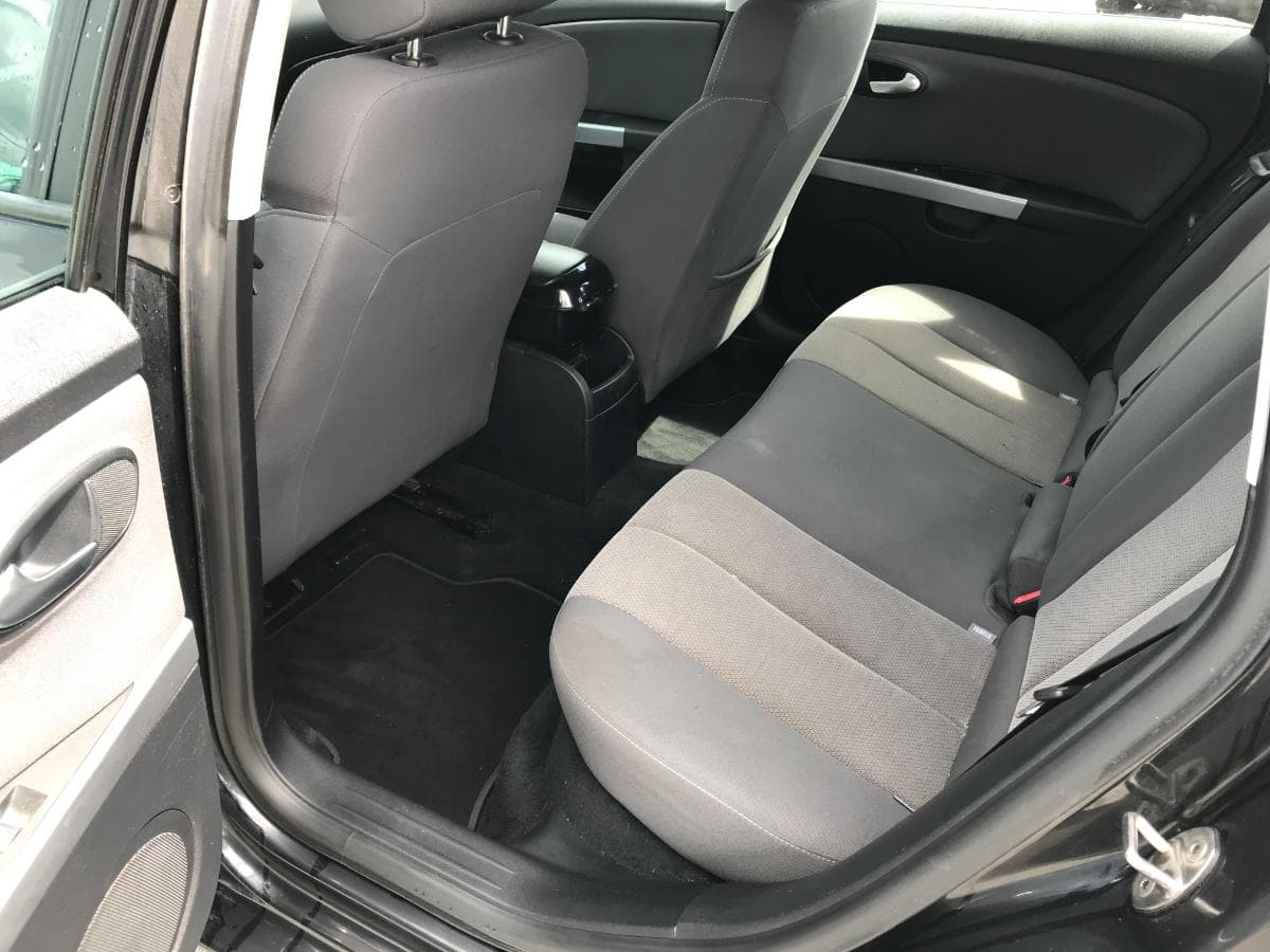 Seat Leon 1.6 TDI · Ano 2010 — imagem 18