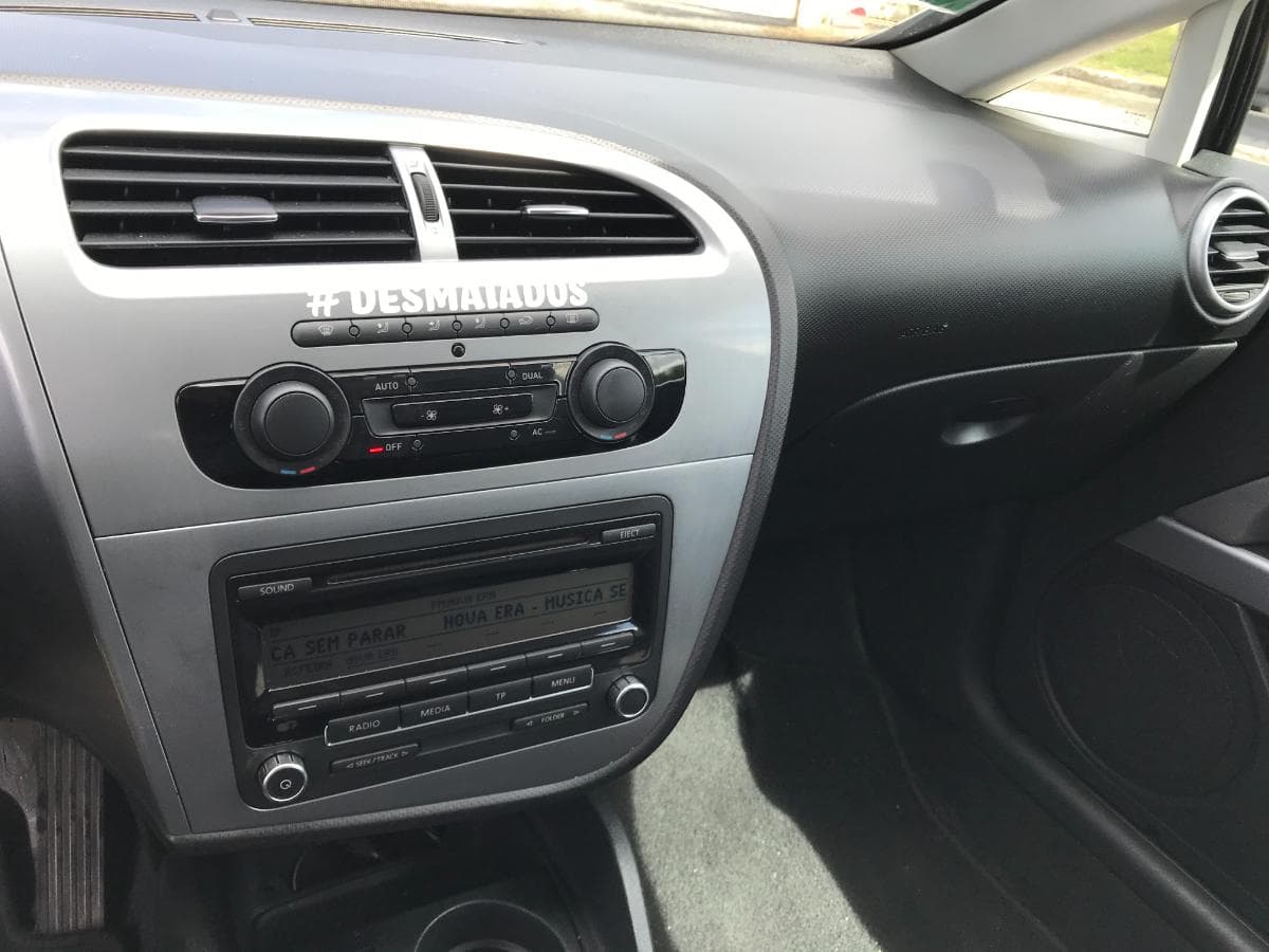 Seat Leon 1.6 TDI · Ano 2010 — imagem 21