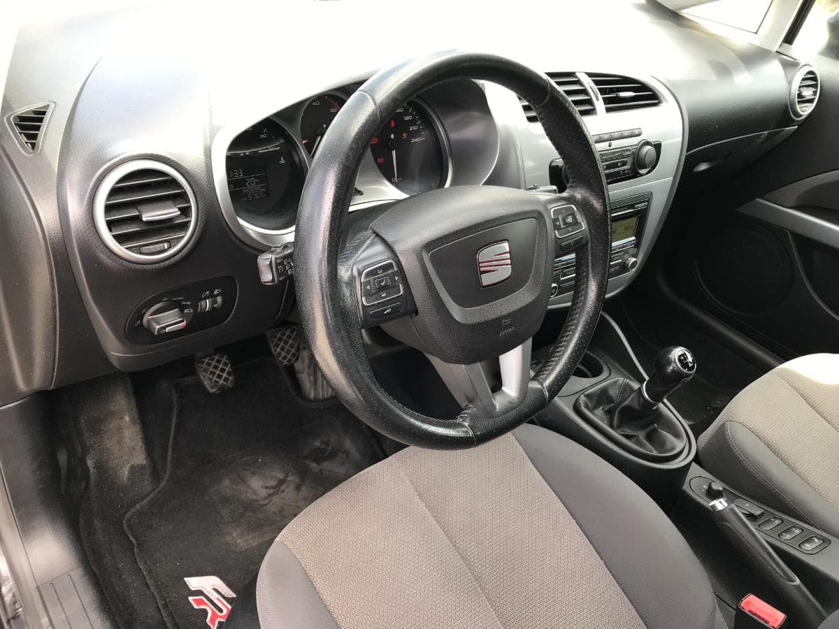 Seat Leon 1.6 TDI · Ano 2010 — imagem 22