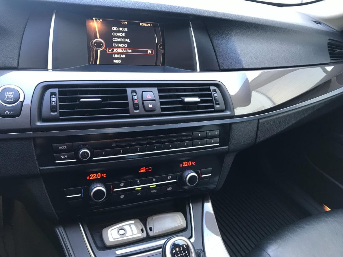 BMW 525D Touring · Ano 2013 — imagem 17